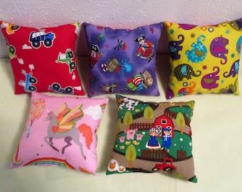 Children's cuddly pillow, travel pillow, sleeping pillow, gift, 20 x 20 cm, beautiful, colorful children's motifs, cotton (pre-washed),