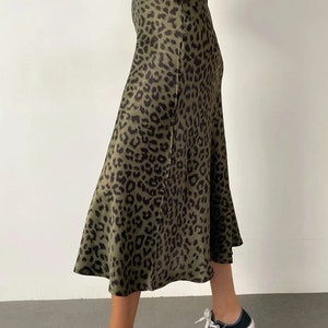 Leopard Pattern Satin Midi Green Skirt, Stylish Christmas Skirt, Satin Long Trend Skirt image 2
