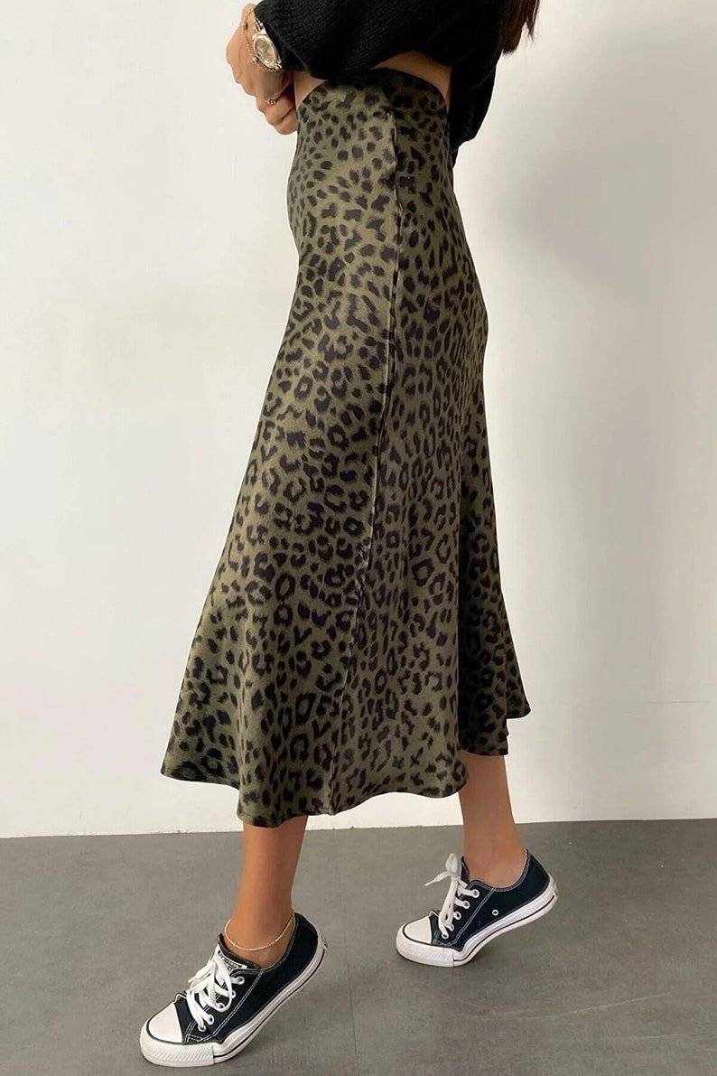 Leopard Pattern Satin Midi Green Skirt, Stylish Christmas Skirt, Satin Long Trend Skirt image 2