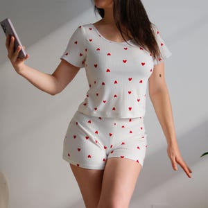 Set pajama sewing pattern, short-sleeved top and elasticated shorts, jersey pajamas