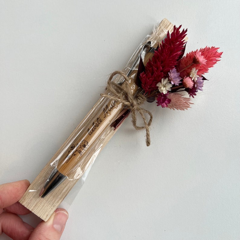 Stylo à bille cadeau personnalisé avec fleurs séchées, gravure individuelle, cadeau, cadeau d'anniversaire, cadeau d'adieu image 5