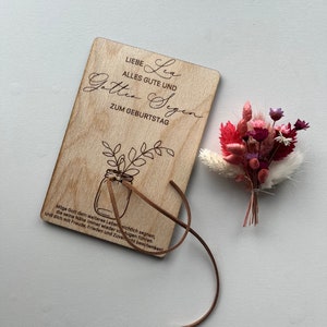 Karte aus Holz mit Wunschtext, Holzkarte mit Trockenblumen, Personalisierung Geschenk, Geschenkkarte