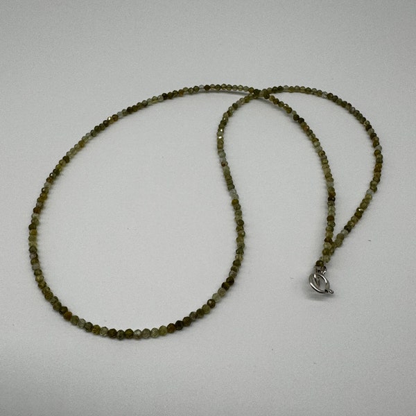 Collier fine grenat verte collier pierre naturelle grenat verte collier perles grenat chaîne grenat fermeture en l’argen perles 2mm