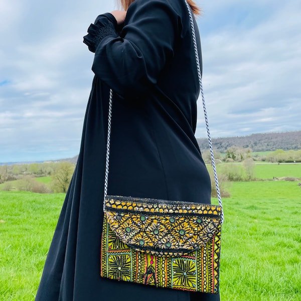 Sac Afghan kuchi faite à miroir Brodé traditionnel , par tribu kuchi d’Afghanistan / sac à main.