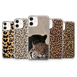 Op de afbeelding: Vijf verschillende telefoonhoesjes met een luipaardprint. Een hoesje heeft een zwarte panter en een jaguar.