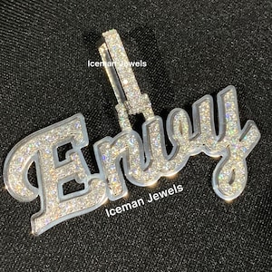 Collar con nombre personalizado en cursiva con diamantes de moissanita y estilo hip hop helado, regalo para ella, colgante personalizado con inicial en plata y cristal dorado
