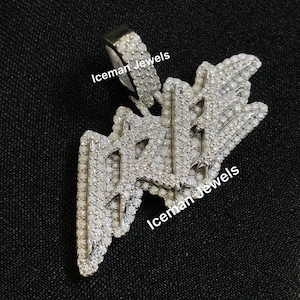 Colgante de letra de moissanita VVS1 redonda de 2,60 quilates, colgante de hip hop con acabado helado, colgante con dije de moissanita personalizado, colgante para Halloween