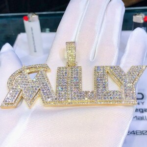 MILLY Colgante de moissanita con nombre personalizado/letra, colgante de diamantes baguette VVS, colgante helado de hip hop para hombre con moissanita, joyería personalizada