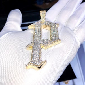 Colgante inicial de moissanita redondo VVS1 de 17,89 CTW, colgante de letra helada, colgante de moissanita personalizado, colgante de regalo de aniversario, encanto de hip hop