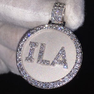 Colgante con nombre y letra personalizado en plata 925, diamante de moissanita redondo, joyería personalizada de hip hop, collar con dije con nombre, regalo de cumpleaños