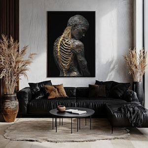 Golden Spine Digitale Wandkunst, Bronze Anatomie druckbares Poster, mystische skulpturale Figur, Intuition inspiriertes Dekor, surrealer Digitaldruck