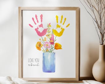 Stampa artigianale con impronta della mano "Love You A Bunch", attività artistica con impronta di bouquet di fiori acquerellati, regalo ricordo floreale per la festa della mamma per bambini piccoli