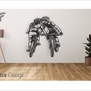 以下が含まれることがあります： 自転車に乗ったカップルがキスをしている白黒のイラスト。カップルはヘルメットをかぶり、マウンテンバイクに乗っています。