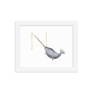 N es para cartel de carta enmarcada de Narwhal, impresión de acuarela para guardería de bebé