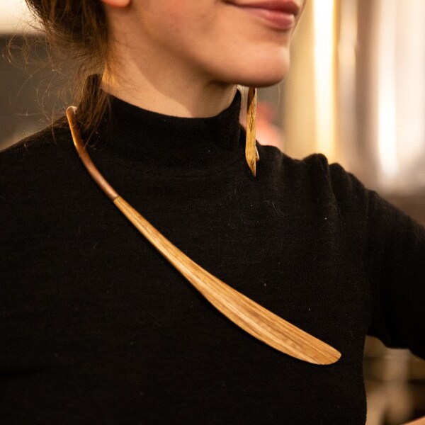 Portable art. Wood and copper necklace