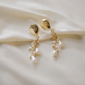 teardrop stud earrings | pearl clustered earrings | bridesmaid earrings | gift for her