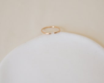 Open gouden ring | eenvoudige goudgevulde ring | stapelring | sierlijke ring | cadeau voor haar