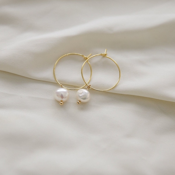 single pearl on a hoop earring | Gold pearl earrings | Minimalistic hoop earrings | Gift idea for her | Bridal earrings