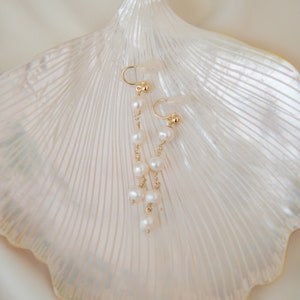 Perlen Tropfen Ohrclips | zierliche goldfarbene Ohrclips | Braut Ohrringe |  keine Ohrhänger | Geschenk für Sie oder Freund