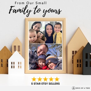 Peut inclure: Un collage de photos encadr&eacute; d'une famille avec deux parents et trois enfants. Le collage de photos est sur une surface blanche avec de petites maisons en bois devant. Le texte "From Our Small Family to yours" est en haut de l'image. Le texte "5 STAR ETSY SELLERS" est sous le collage de photos.