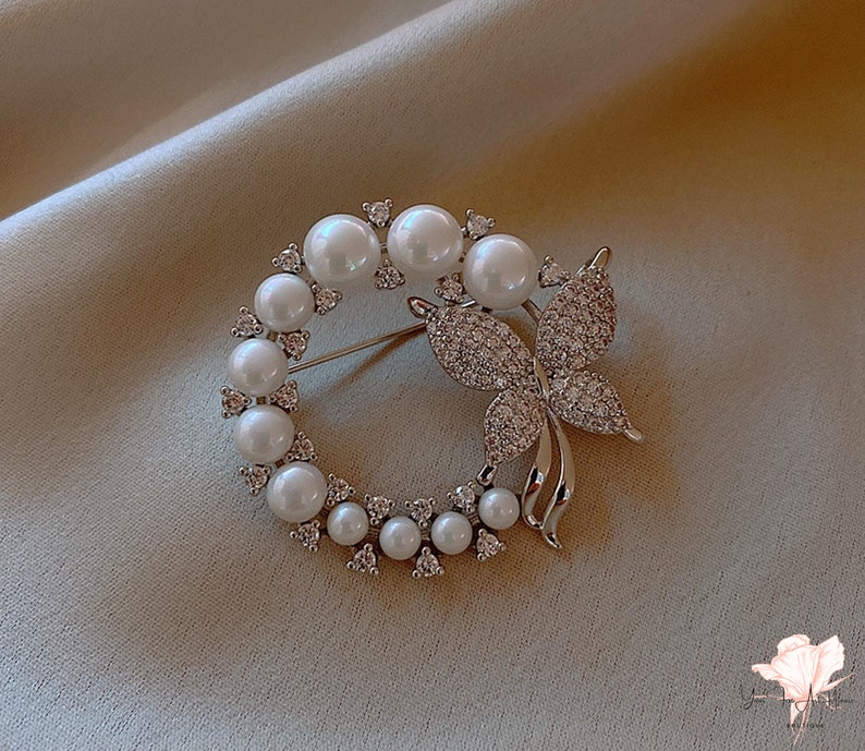Brooch Pin for women Pearl Brooch Rhinestone Brooch Pearl Gift Brooch Butterfly Pin Classic accessories lover gift for friend Free Shipping Silver