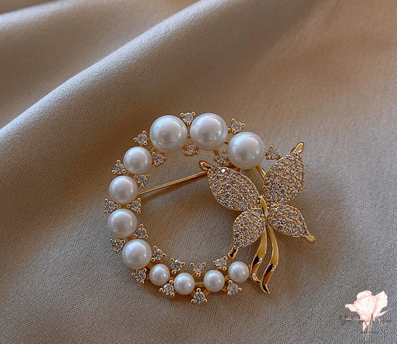 Brooch Pin for women Pearl Brooch Rhinestone Brooch Pearl Gift Brooch Butterfly Pin Classic accessories lover gift for friend Free Shipping Gold