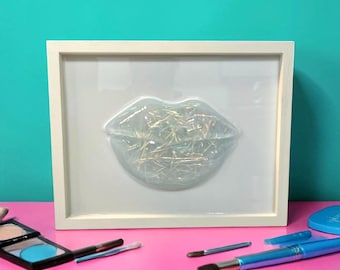 Holografisk läppkonst – 3D-skulptur i hartspopkonst, skimrande läppdekor, modern glamour väggbonad, inramat konstverk 14x11