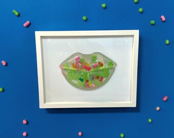 緑色のグミリップのウォールアート – 3D樹脂ポップアート、キャンディ