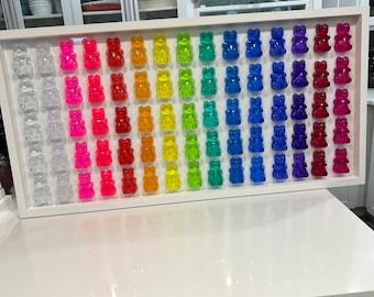 Regenboogkleurige hars gummybeer wanddecoratie: ingelijste 3D pop-art decoratie, aanpasbare afmetingen en kleuren, gepersonaliseerde kunst voor de babykamer of kinderkamer.