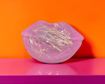 Holografisk rosa läppar väggkonst, Y2K popkonstdekor, glitterhartsläppskulptur, kawaii glam väggbonad, dopamindekor