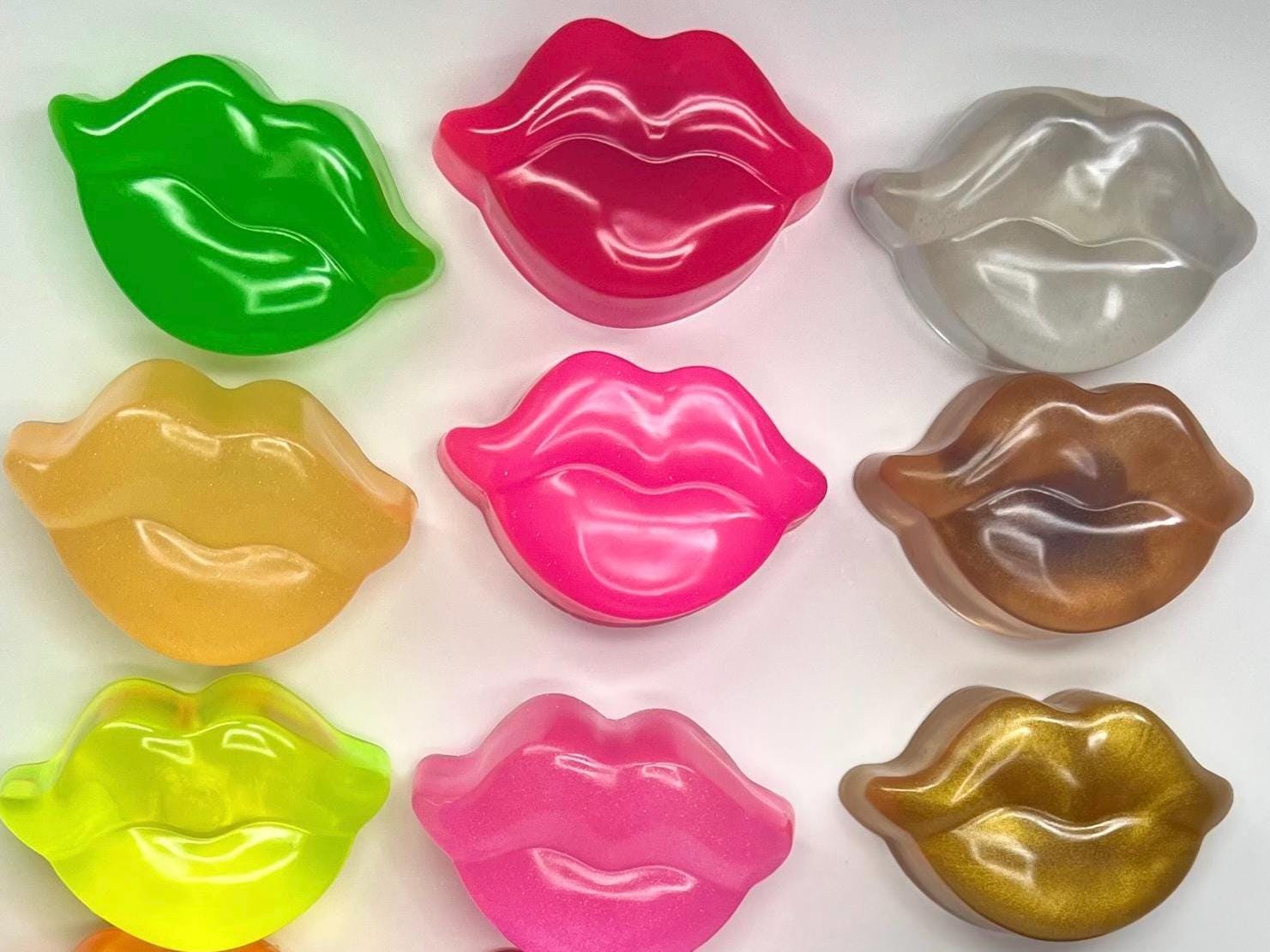 Shiny Lips Wall Mount: Fun Whimsical Decor (3x3 Inches) KISS Me Hot ...