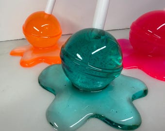 Smeltlolly extra groot pop-artdecor oranje roze blauwgroen, harssculptuur, snoepkunst