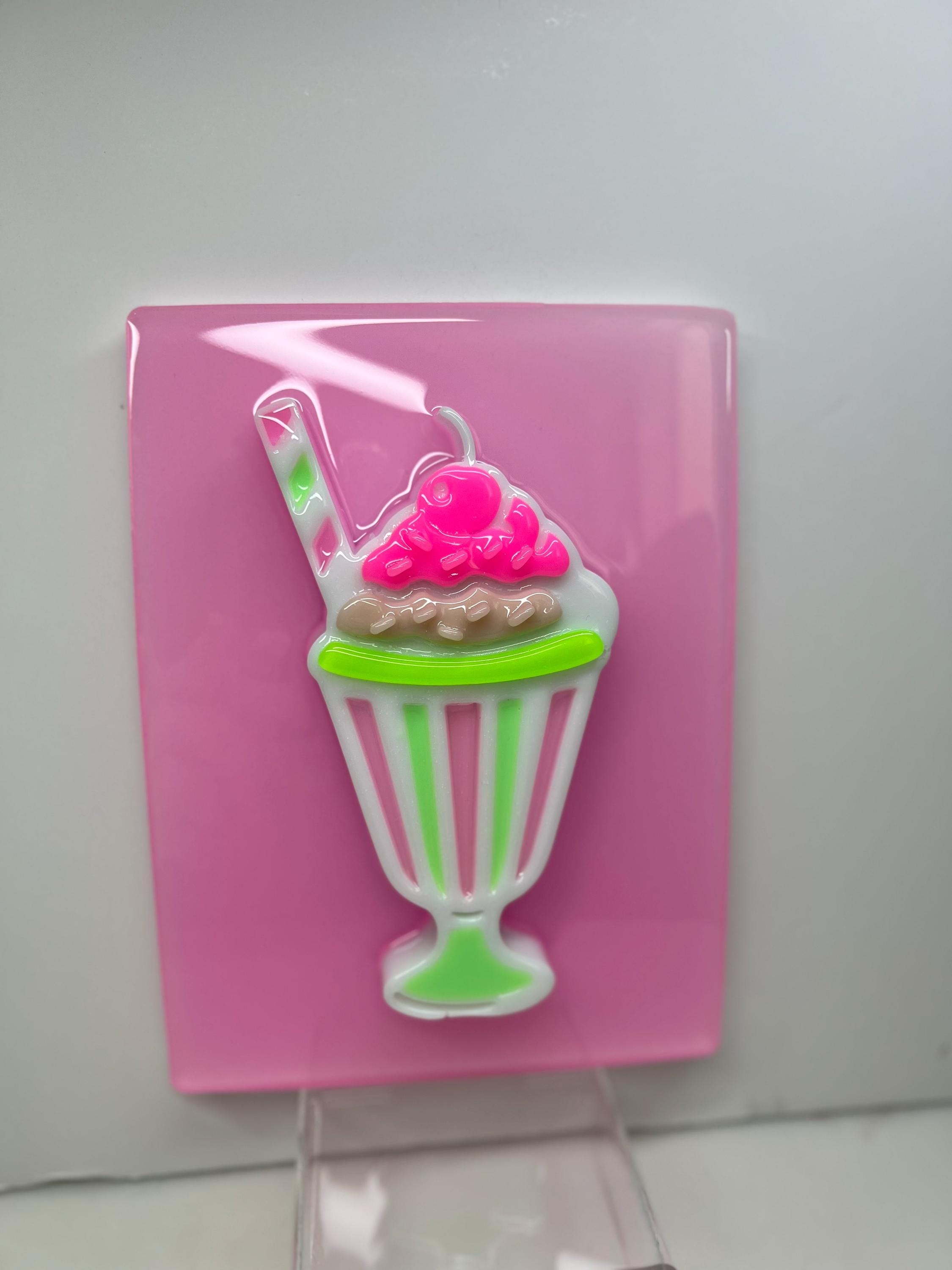 【もなちゃんのハンドメイド】ポップアート アイスクリームサンデー ネオンアイスクリームサンデーウォールアート – レトロなミルク