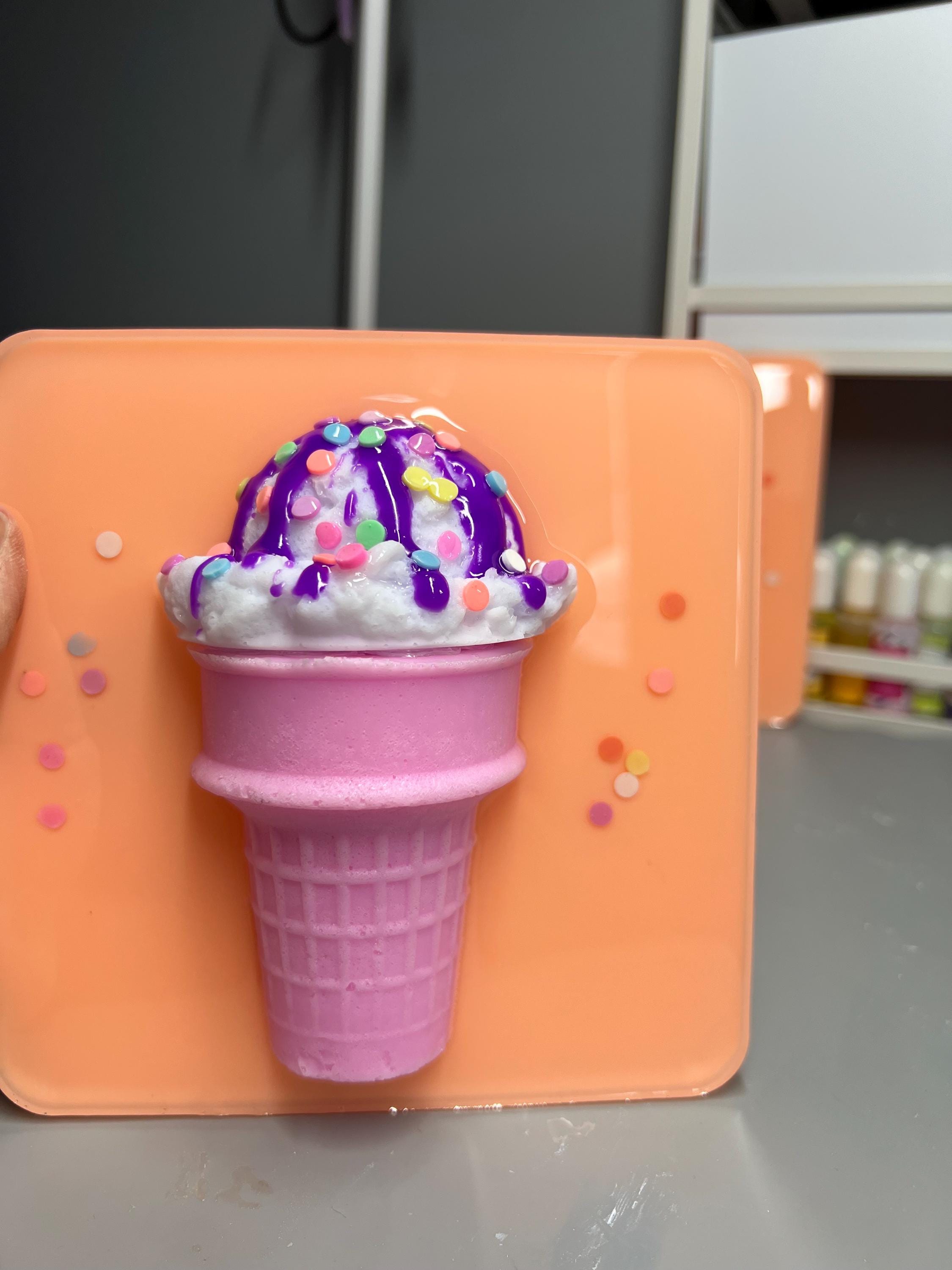 ピンクオレンジの3Dアイスクリームホットファッジサンデー樹脂絵画