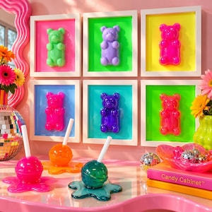 Handgjord väggdekoration med gummibjörn i harts – Välj din färg – 3D popkonst-godisskulptur – 8x8 träram – Neon Pop-dekor