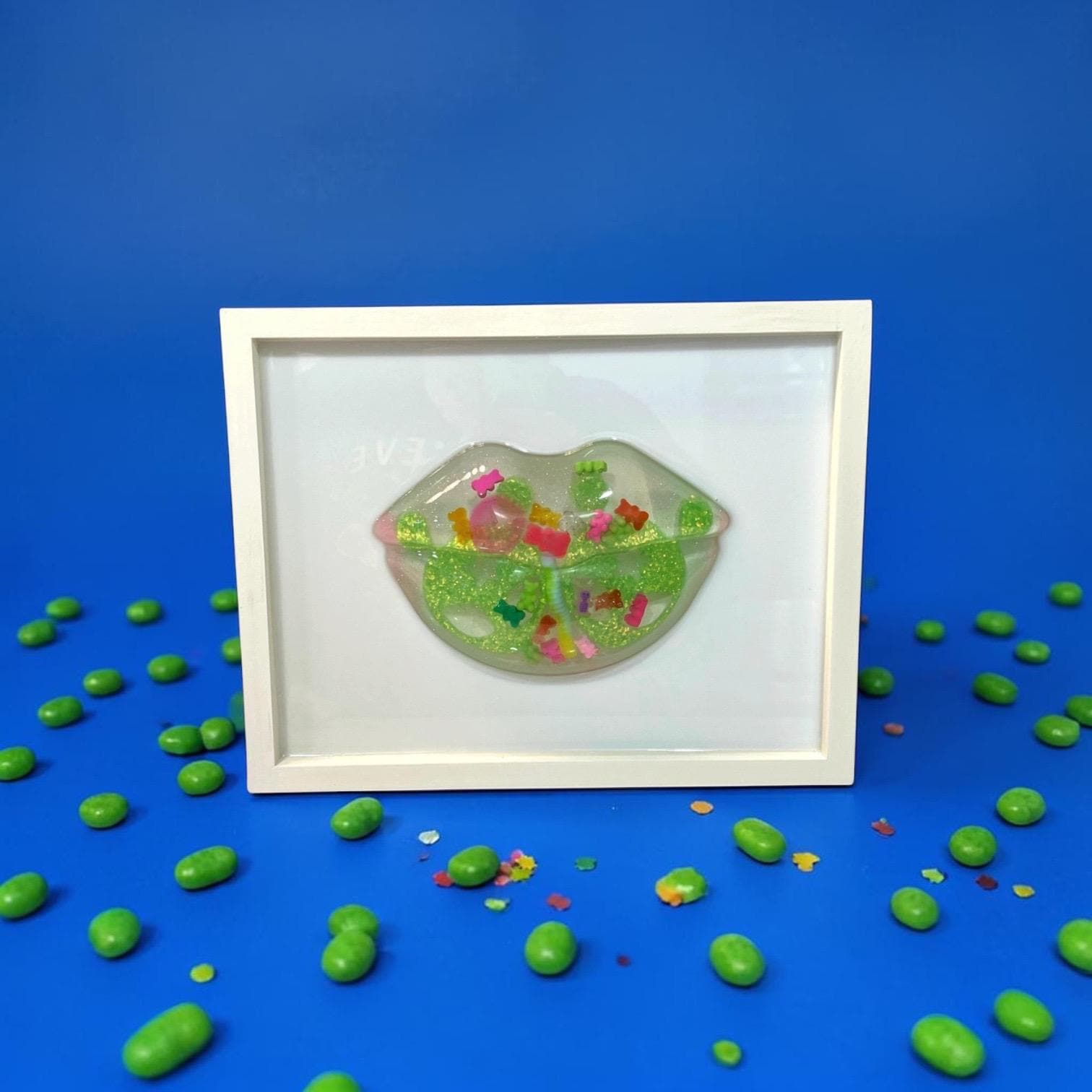 緑色のグミリップのウォールアート – 3D樹脂ポップアート、キャンディ