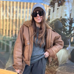 Jaqueta bomber vintage de pele de carneiro, em lã marrom, estilo aviador, macia, clássica, sherpa, estilo western, unissex, masculina e feminina, com cinto, tamanho 50 M.