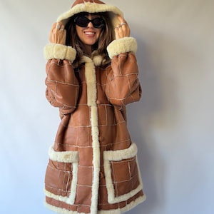 Abrigo vintage de patchwork con capucha de piel de oveja auténtica, estilo boho afgano, abrigo de piel de oveja marrón cálido, tallas M, L, XL, capucha extragrande
