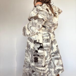 S M vintage echte bontjas van natuurlijk konijnenbont, wit, bruin, beige, met stippenpatroon, luxe, maffiavrouw, oud geld, lang, volledig, patchwork, winter