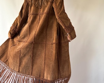 Vintage Italian Crochet Suede Fringed Coat Vera Pelle Brown Suede Boho Trench Long Crochet Detail Fringed Size S/M embroidered boho chic
