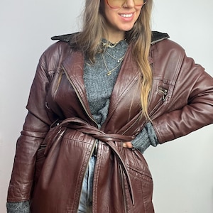 veste en cuir vintage cerise marron bordeaux manteau ceinturé avec col fourrure femme M ceinture cuir véritable
