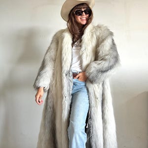 vintage faux fur coat long white silver fox oversized wide sleeves mob wife old money warm full length shaded rows size 38 M/L