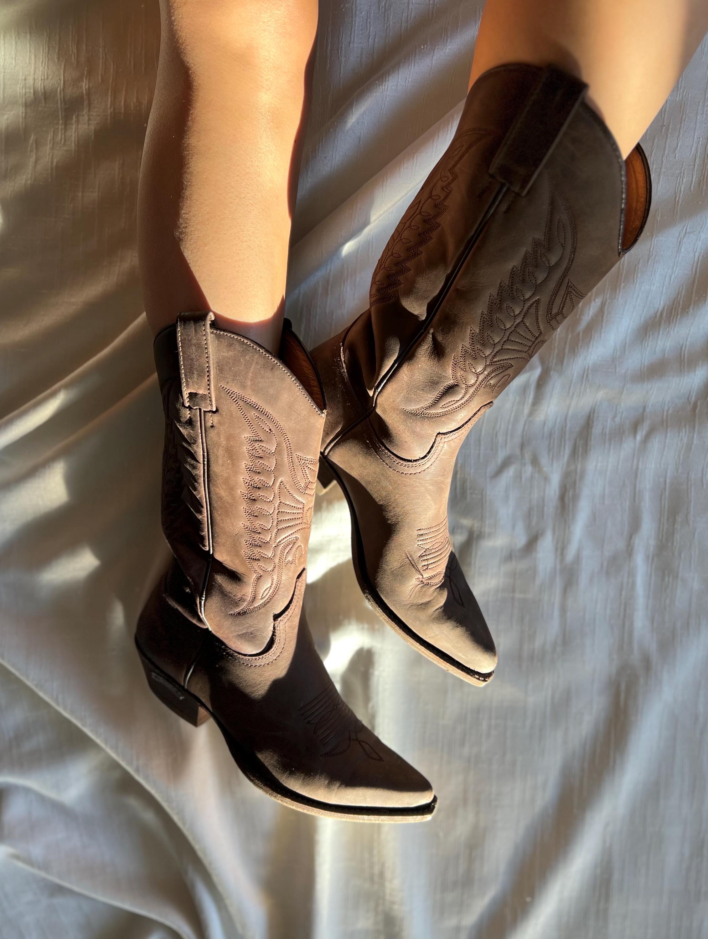 Vintage Cowboy Boots Sendra Brown Distressed Leather Western Boots 39 7 Boho Style Ethno Indian Woman Classic Rodeo