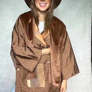 Einzigartiger doppelseitiger Vintage-Kimono, braun gemustert, Übergröße, einzigartige Muster, Kapuze, Gold, orientalisch, Boho, lockerer Poncho, Umhang, Manteljacke