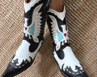 Botas vaqueras vintage negras y blancas con corazón, botas western de cuero 38/39, estilo boho suroeste para mujer, clásicas, rodeo, bordado, festival, Dockers