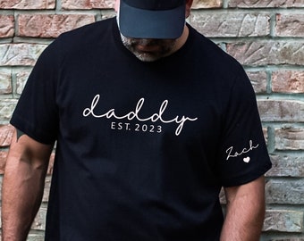 Custom Dad Shirt with Kid Name on Sleeve,Personalized Dad Shirt,New Dad Gift,Gift for dad,Unique Gifts for Dad, Father's Day Gift,Daddy tee