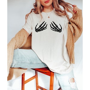Skeleton Hand Shirt,Hand Bra Shirt,Skeleton Hand Bra Shirt,Funny Halloween Shirt,Halloween Party Shirt,Halloween Shirt,Funny Halloween Gift bild 6