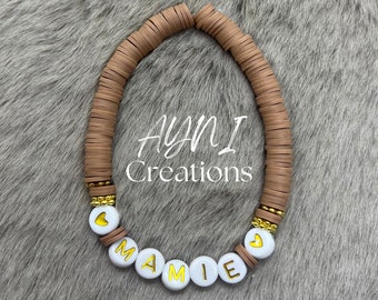 Bracelet perle heishi personnalisé MAMIE en perle polymère - idée cadeau