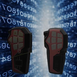 Puede incluir: Dos dispositivos electrónicos negros y rojos con botones grises se muestran sobre un fondo azul lleno de números blancos. Los dispositivos tienen forma rectangular con bordes redondeados y una serie de botones.