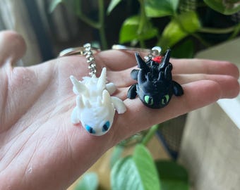 Toothless and Day Fury 3D Keychain – Handmade Dragon Pair – How to Train Your Dragon – 5cm Kawaii Chibi Geek Gift